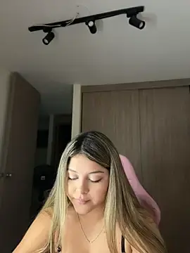 Stripchat Nude Webcam of lunablossom_