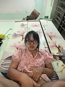 Stripchat Watch Live Sex Cams of Emmiuuuu03