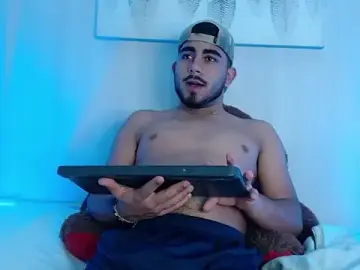 Stripchat Adult Webcams of Michaell_and_twink