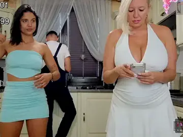 Stripchat Live Porn of TUNDEROSE1