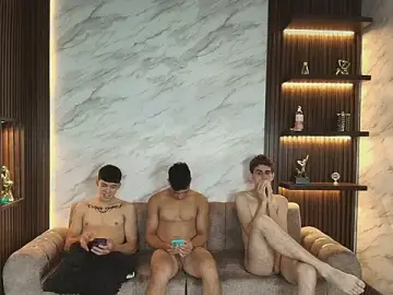 Stripchat Free Live Porn of nympho_queenhot