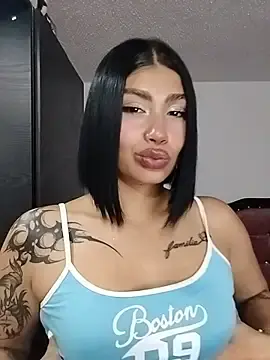 Stripchat Free Porn Cam of Kylie_brazt