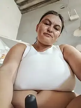 Stripchat Free Porn Cam of Horny-Mommy-Dirty