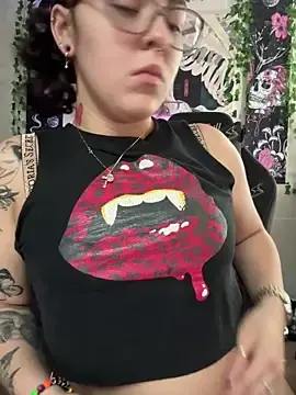 Stripchat Adult Webcam of Mamachulita