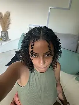 Stripchat Live Sex of SweetPetiteNoir
