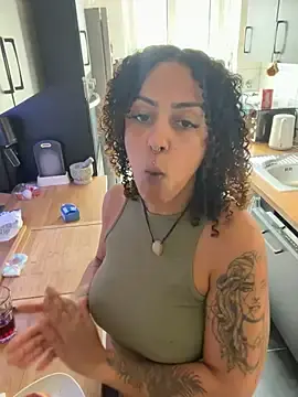 Stripchat Live Sex of SweetPetiteNoir