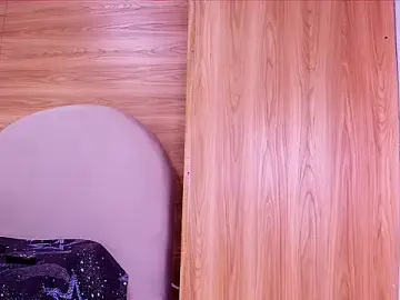 Stripchat Live Sex Cam of kiara_lp