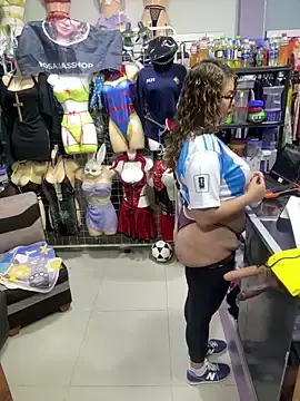 Stripchat Sex Cam of ROSALIASSHOP