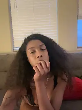 Stripchat Free Porn Cam of mismialove