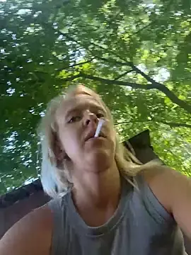 Stripchat Live Sex Cam of LikaCat