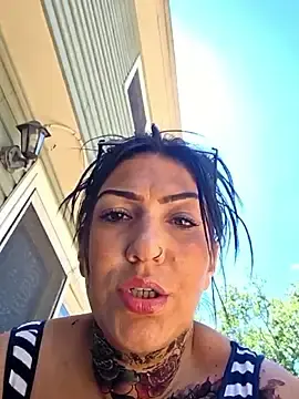 Stripchat Live Sex Cam of LittleMissEeve