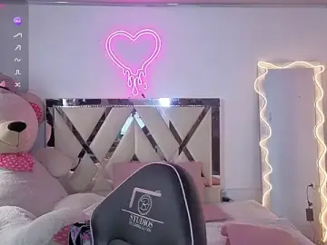 Stripchat Free Live Porn of MILAH_TAY