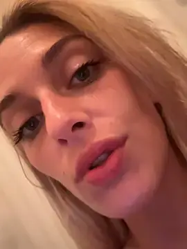 Stripchat Free Porn Cam of Bellalolahot