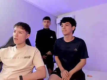 Stripchat Free Live Porn of Handsomeboyss19