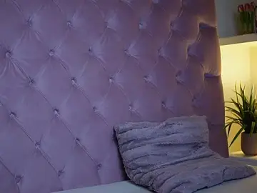 Stripchat Live Sex Cam of MaiaMini