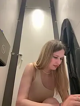 Stripchat Sex Cam of blonde_exe
