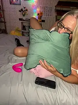 Stripchat Adult Webcam of TrenaAnne