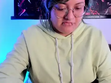 Stripchat Live Sex Cam of lucky-leah