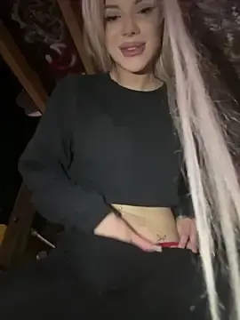 Stripchat Live Sex Cam of AlyssaFoxx_