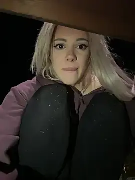 Stripchat Free Porn Cam of AlyssaFoxx_