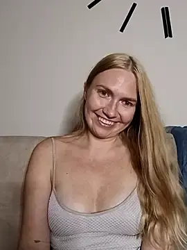Stripchat Free Porn Cam of KisaVixen