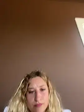 Stripchat Live Sex Cam of MileySummer