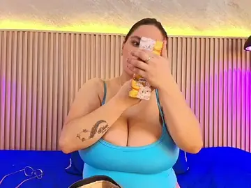 Stripchat Adult Webcam of big_tits_in_your_face