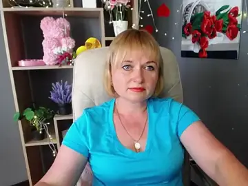 Stripchat Live Sex Cam of KiraSmiling