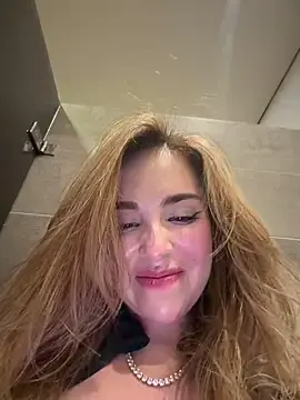 Stripchat Free Live Porn of Alirawrz