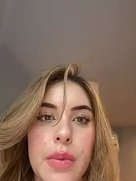 Stripchat Free Live Porn of Alirawrz