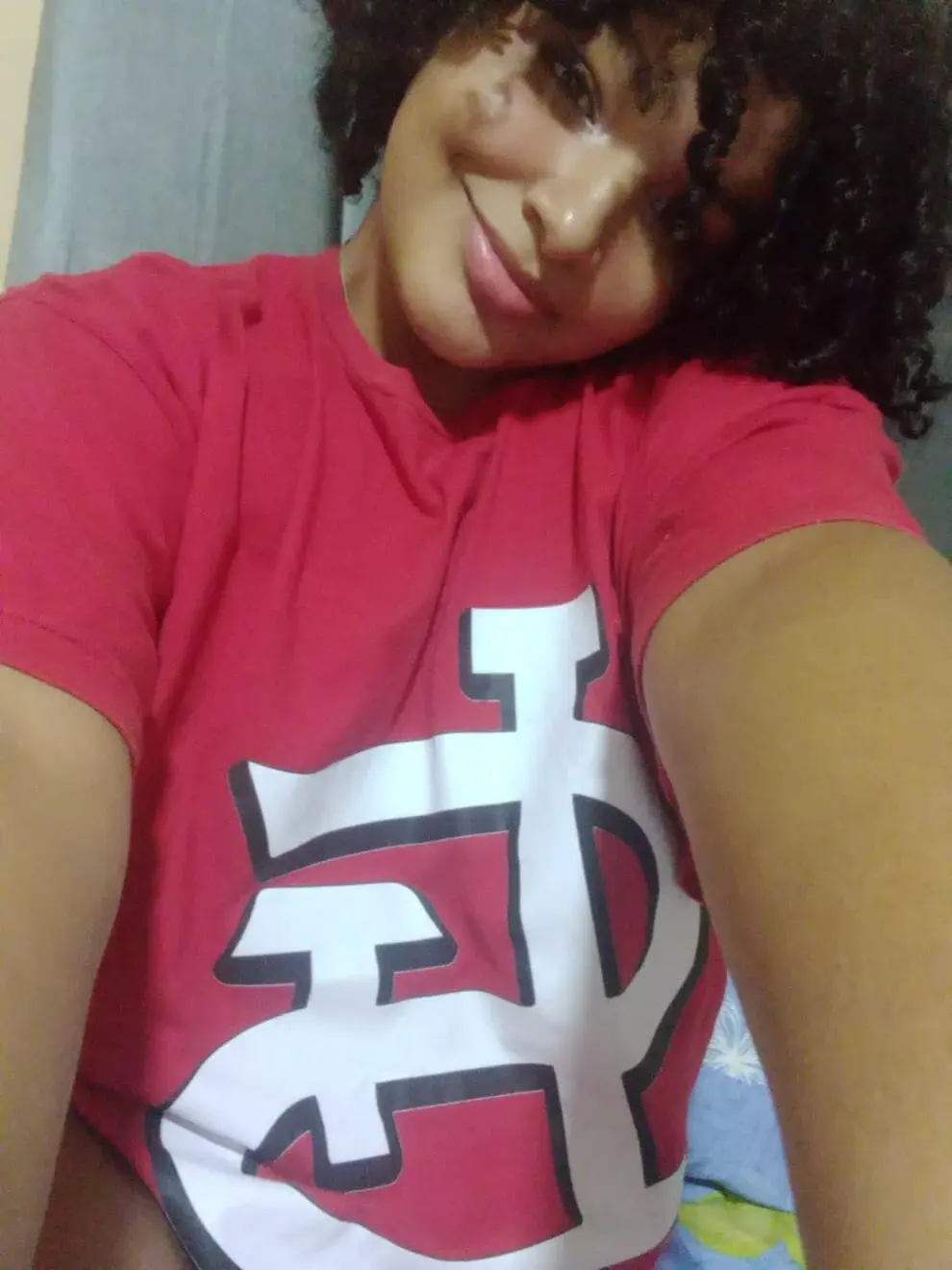 chloe_kisses