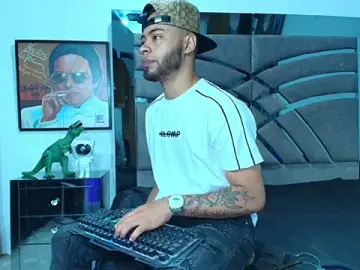 Stripchat Watch Live Sex Cams of Xanderstone00