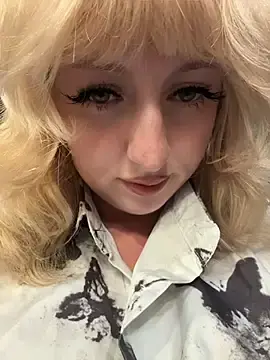 Stripchat Sex Cam of RonnieKiss
