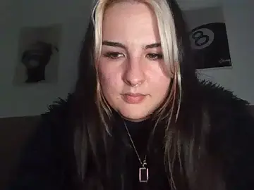 Stripchat Live Sex Cam of latinbabygirl