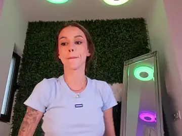 Stripchat Live Sex Cam of realhotfallingdevil