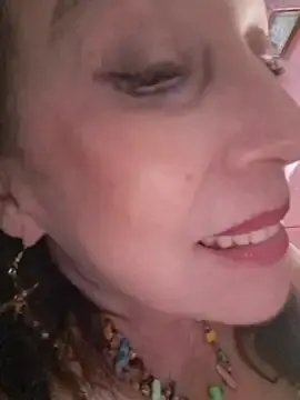 Stripchat Sex Cam of GypsyEsmeralda
