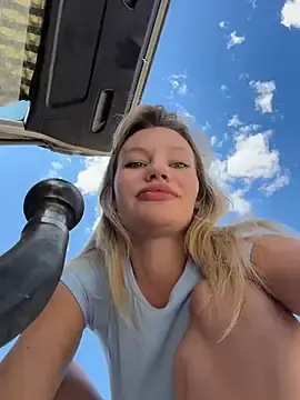 Stripchat Free Live Porn of justmilaa