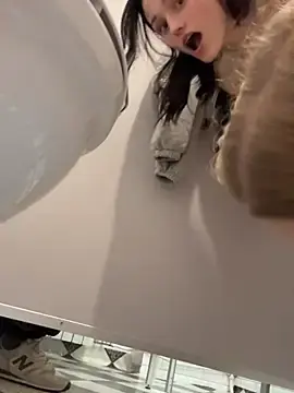 Stripchat Live Sex of kira_mia