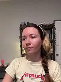 Stripchat Live Sex Cam of Mini_girl_do_it_better