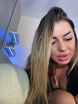 Stripchat Watch Live Sex Cams of KirstieVegas
