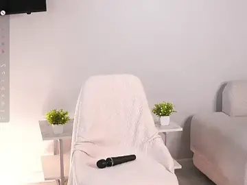 Stripchat Watch Live Sex Cams of KeeleyBuoy