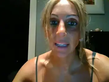 Stripchat Free Porn Cam of cari_guerrera