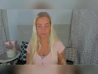 Xlovecam Sex Cam of KristyQueen