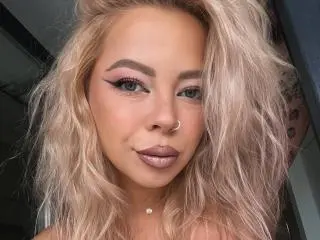 Xlovecam Free Porn Cam of RedLara