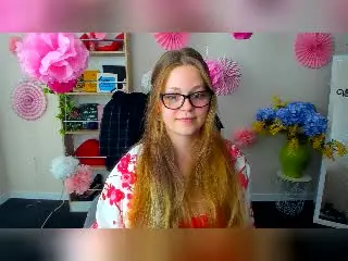 Xlovecam Live Sex of KarKutie