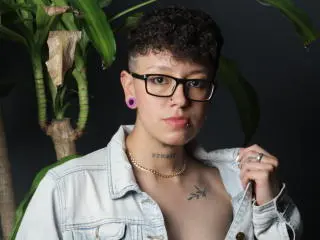 Xlovecam Private Sex Chat of AllexNoa
