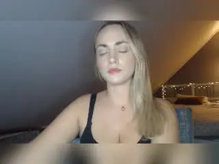 Xlovecam Live Sex of ScarlettLips